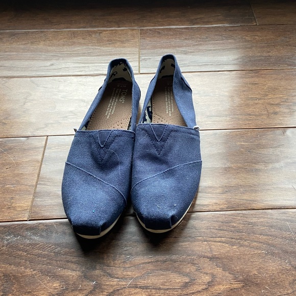 TOMS!!! Woman’s Shoe - Picture 1 of 4